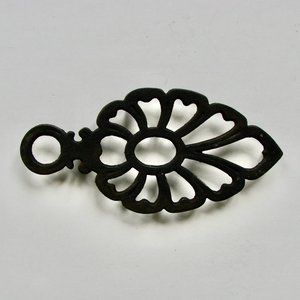 Wilton Vintage Black Cast Iron Trivet Arrow Shape Footed